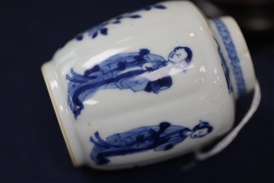 A Chinese blue and white small jar, Kangxi period, H.8.2cm